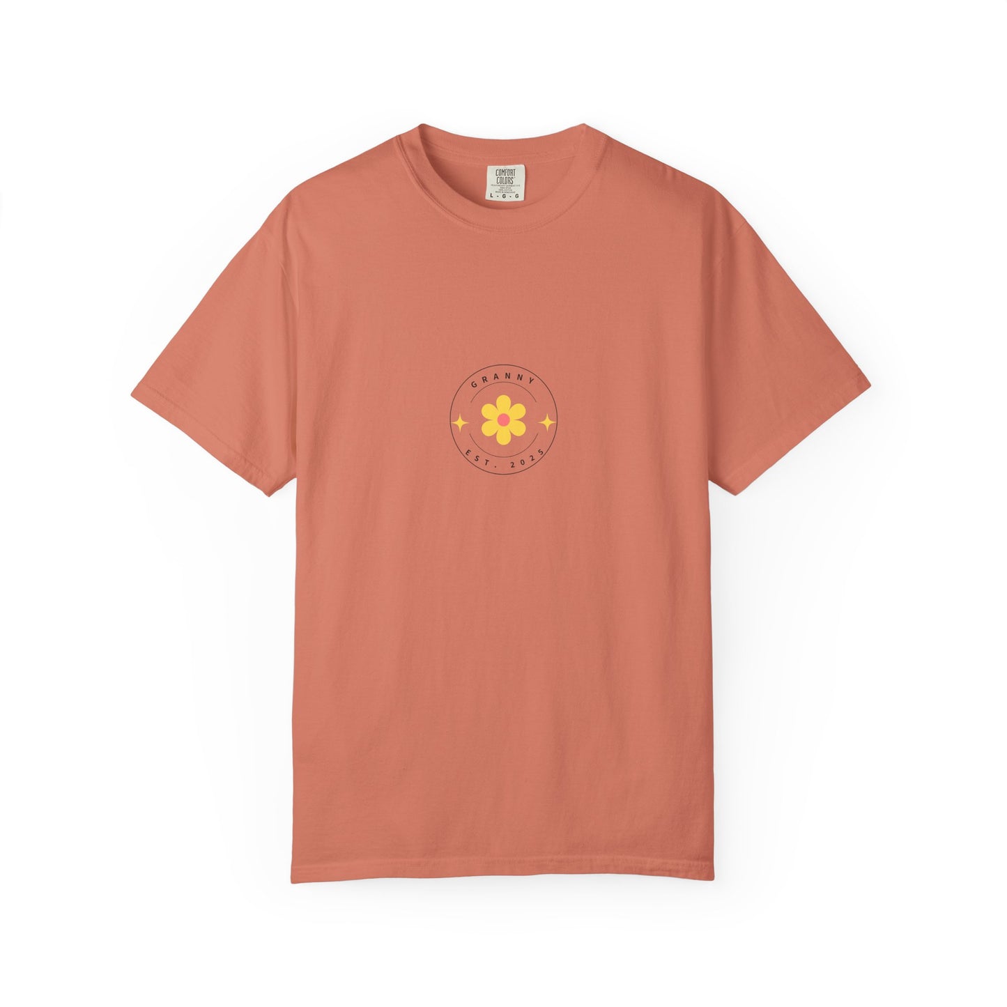  “Granny Est. 2024” T-shirt with retro daisy and star design — cute new grandma gift shirt with minimalist floral print.