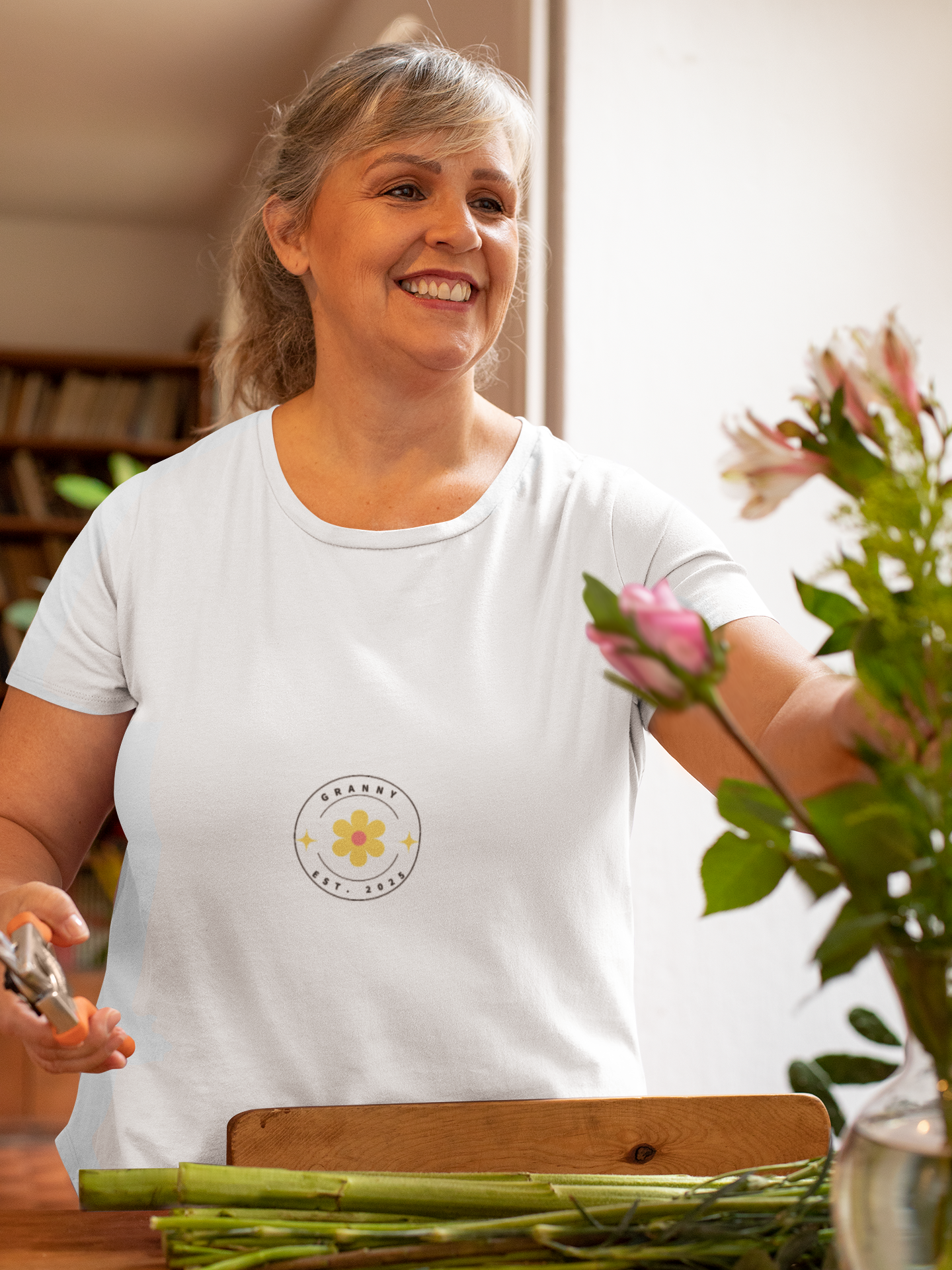 Granny Est. 2024 T-Shirt – Retro Daisy Gift Tee for New Grandmas